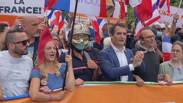 France: Anti-COVID restrix figure Philippot leads thousands in march through Paris - Sputnik Moldova-România