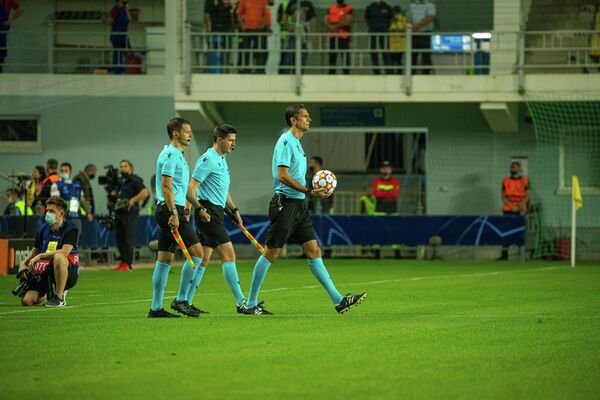O echipă de arbitri, condusă de Deniz Aytekin din Germania, a arbitrat meciul de la Tiraspol. - Sputnik Moldova