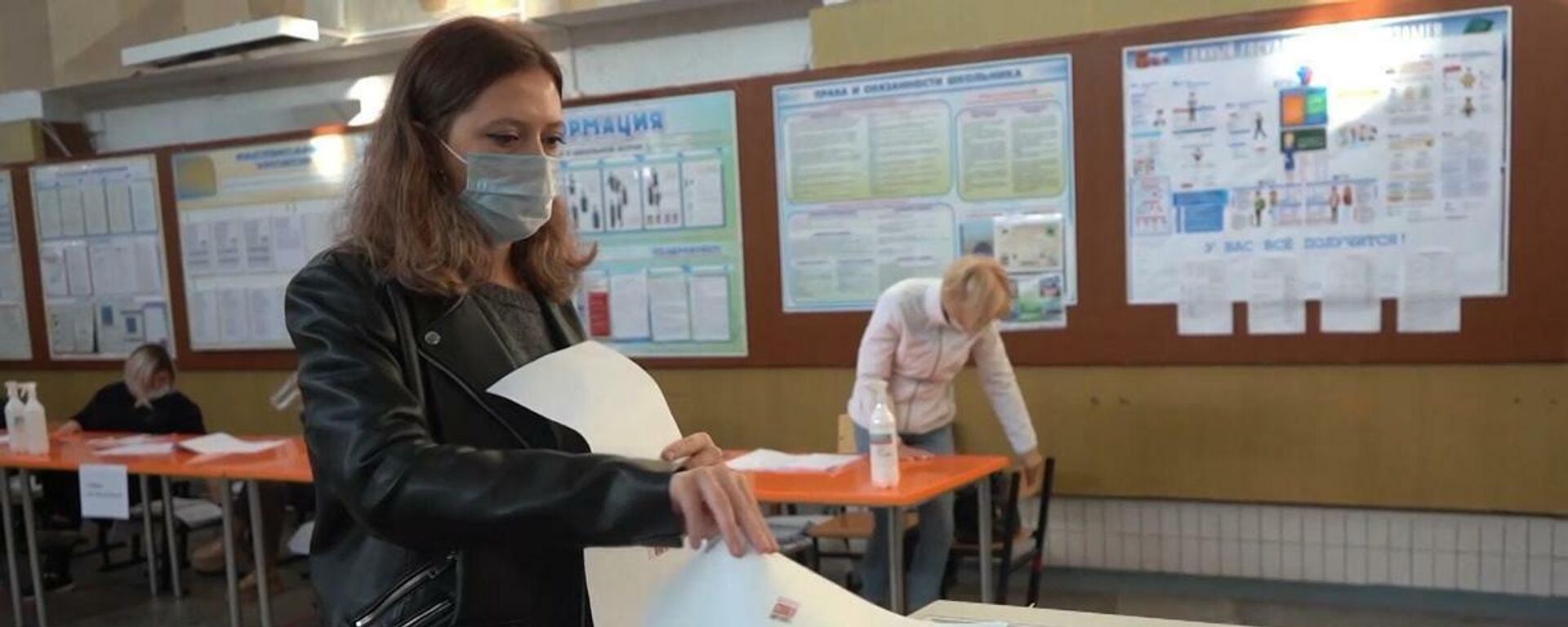 Russia: Voters cast ballots in State Duma elections in Kamchatka Krai - Sputnik Moldova-România, 1920, 17.09.2021