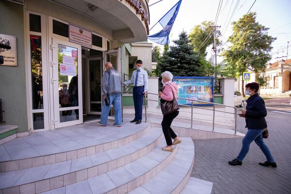 Русский Дом в Кишиневе открыл свои двери для избирателей в 08.00. - Sputnik Молдова
