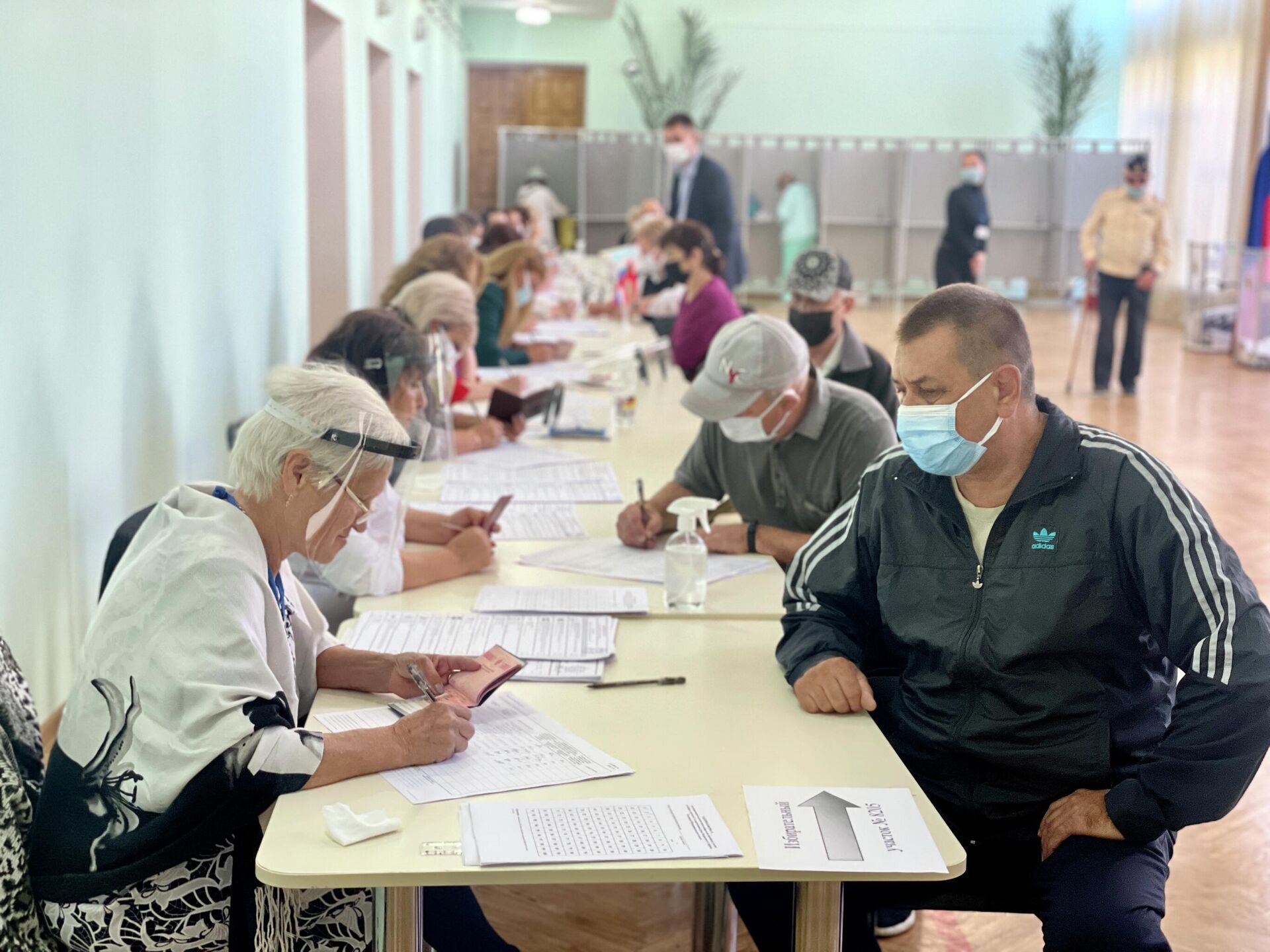 Избирательный участок в Тирасполе - Sputnik Молдова, 1920, 19.09.2021