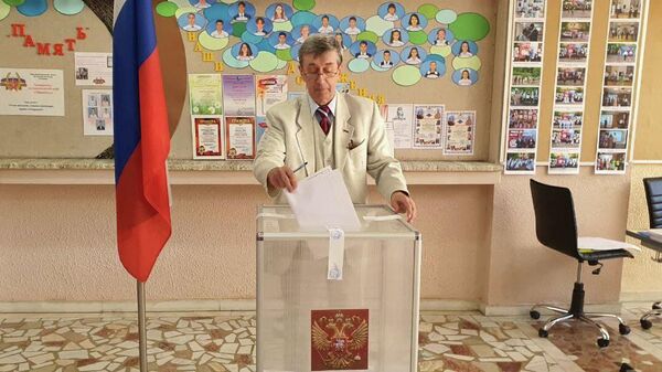 Ambasadorul Rusiei, Valeri Kuzmin, la vot - Sputnik Moldova-România