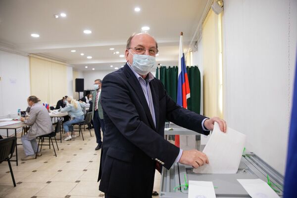 Ambasadorul rus Oleg Vasnetsov a votat la alegerile pentru Duma de Stat a Federației Ruse. - Sputnik Moldova