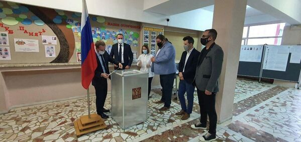 O secție de votare din capitala României, București, pentru alegerile Duma de Stat. - Sputnik Moldova