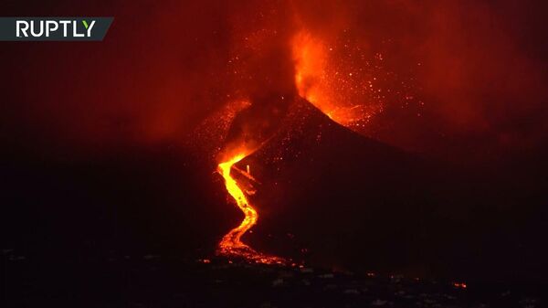 Cumbre Vieja volcano eruption shows no signs of abating - Sputnik Молдова