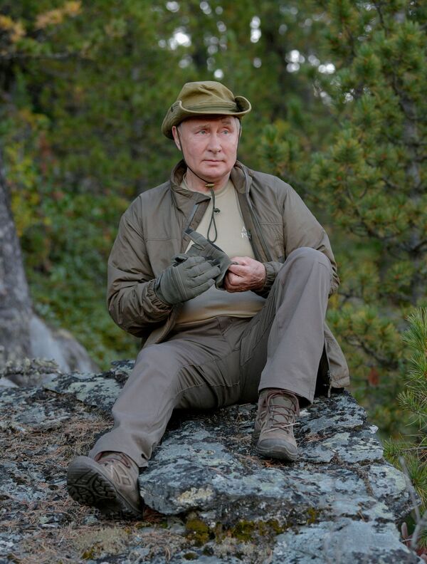 Septembrie 2021. Președintele rus Vladimir Putin, prin taiga. - Sputnik Moldova