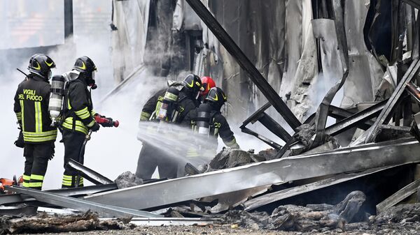 Pompieri italieni, la locul prăbușirii unui avion lângă Milano - Sputnik Moldova-România