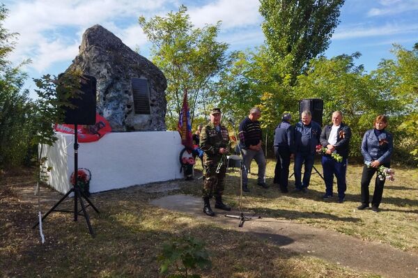 Воины-интернационалисты приняли решение взять памятник десантником под шефство - Sputnik Молдова
