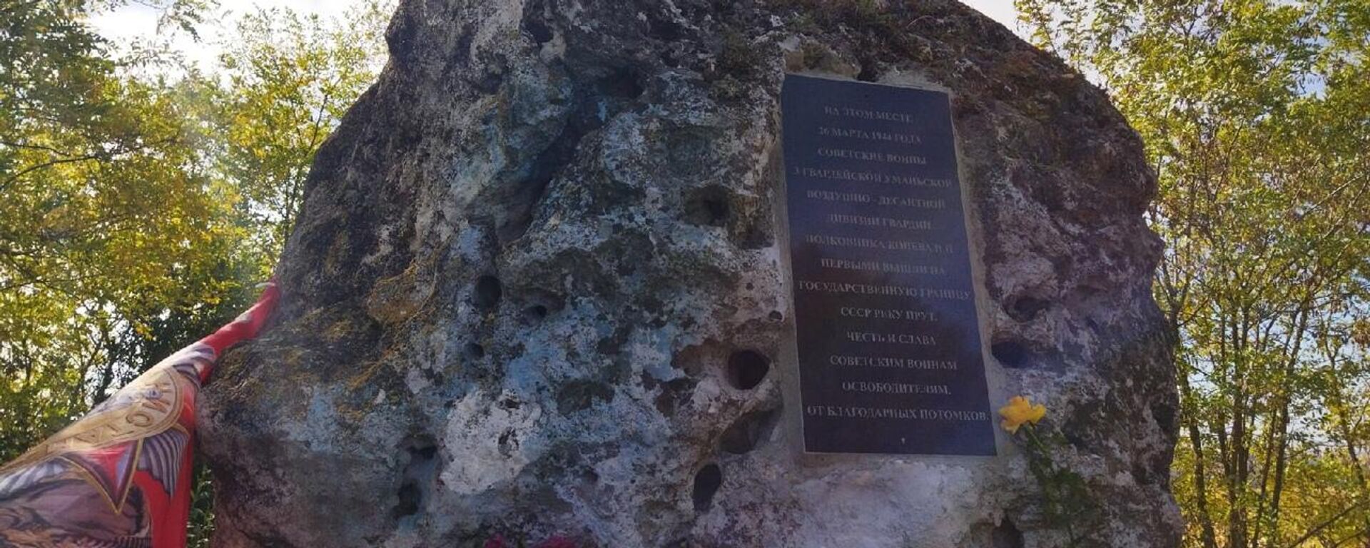 Памятник воинам 3-й гвардейской Уманской воздушно-десантной дивизии - Sputnik Молдова, 1920, 04.10.2021