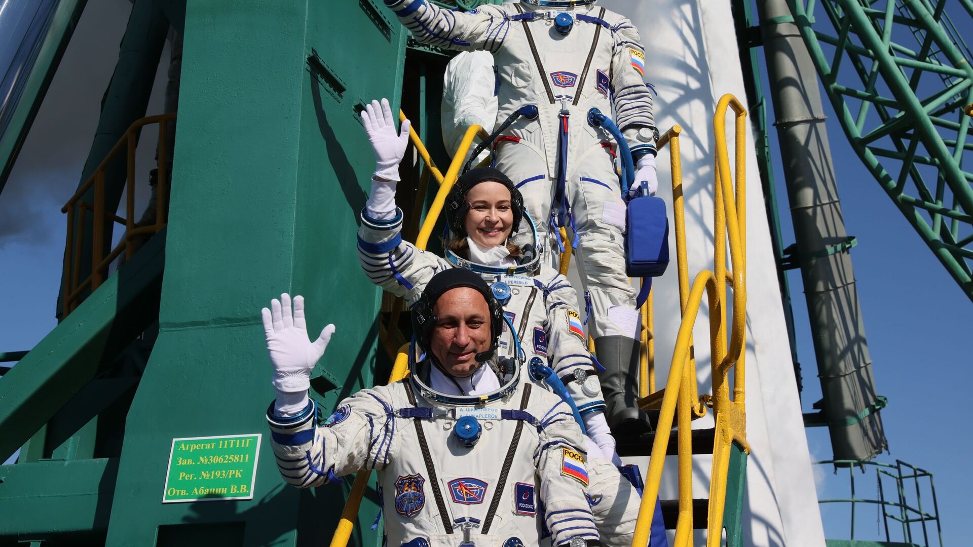 Члены основного экипажа 66-й экспедиции на Международную космическую станцию перед стартом космического корабля Союз МС-19  - Sputnik Молдова, 1920, 05.10.2021