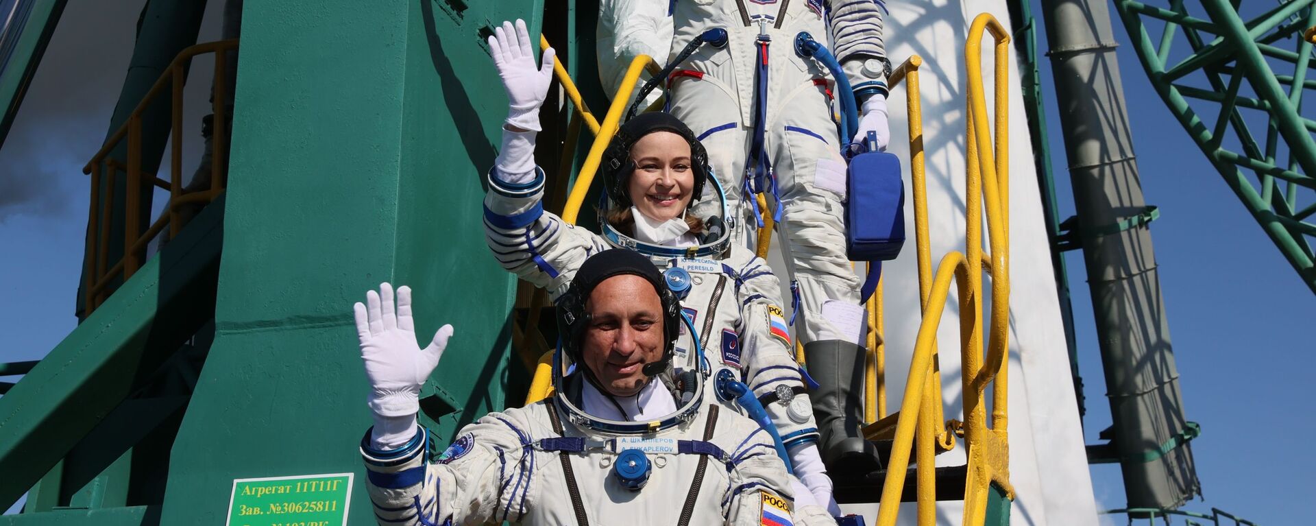 Члены основного экипажа 66-й экспедиции на Международную космическую станцию перед стартом космического корабля Союз МС-19  - Sputnik Молдова, 1920, 05.10.2021