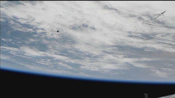 ISS: Soyuz spacecraft docks International Space Station with Russian film crew on board - Sputnik Moldova