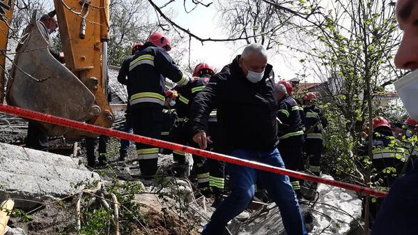В Батуми обвалился дом - спасатели работают на месте обвала - Sputnik Молдова