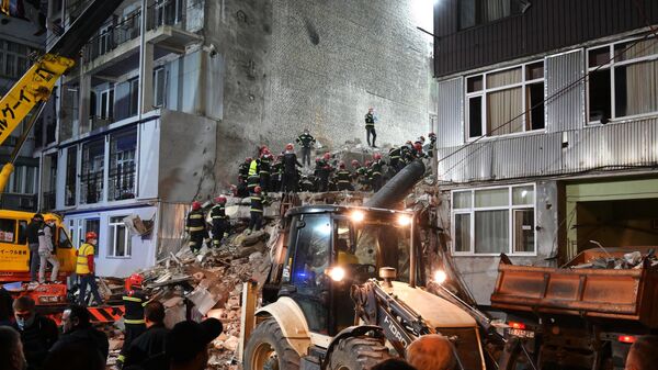 Обрушение части жилого дома в Батуми - Sputnik Молдова