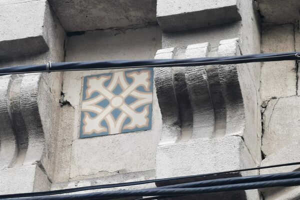 Керамические украшения на здании. Кишинев - Sputnik Молдова