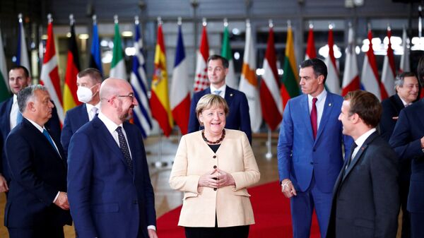 Президент Европейского совета Шарль Мишель, канцлер Германии Ангела Меркель, президент Франции Эммануэль Макрон на саммите ЕС - Sputnik Moldova-România