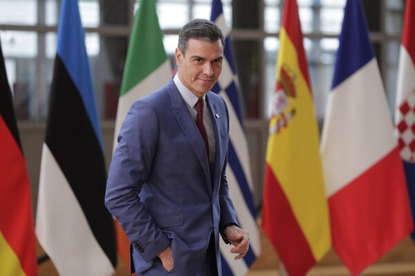 Primul ministru al Spaniei, Pedro Sanchez, ajunge la un summit al liderilor UE la Bruxelles, Belgia, 21 octombrie 2021. - Sputnik Moldova-România