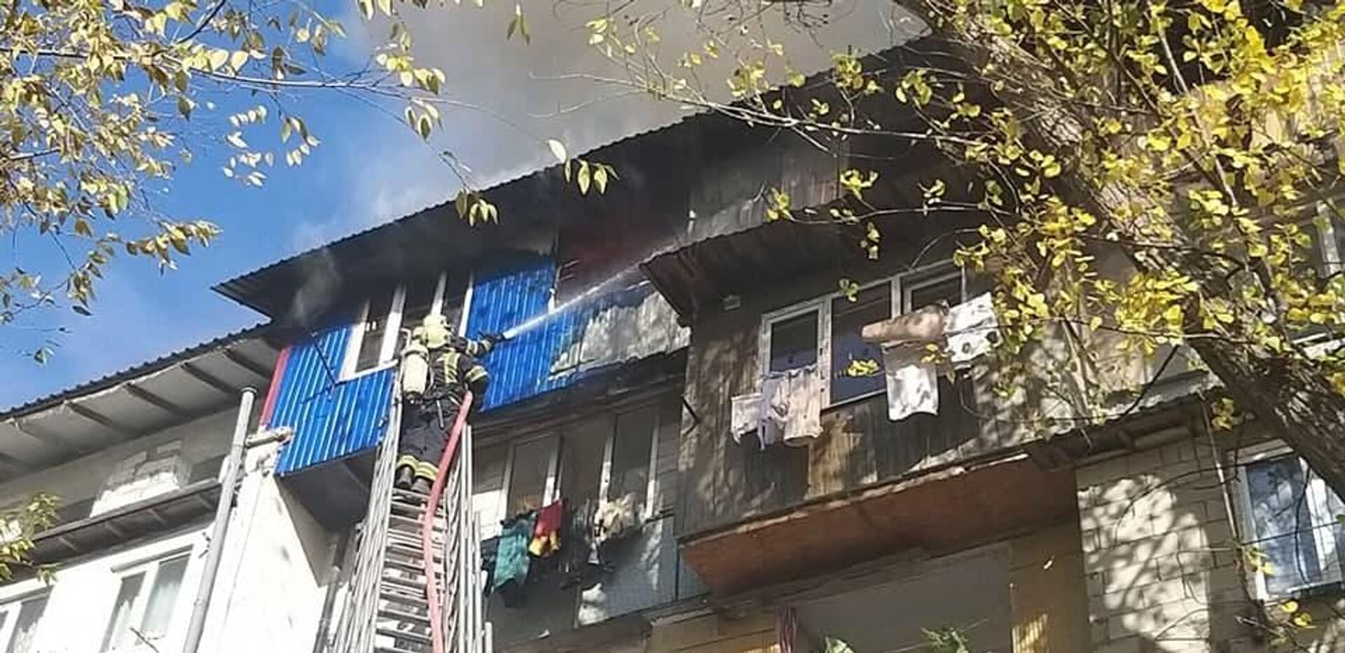 Incendiu devastator în Chișinău: Arde mansarda unui bloc  - Sputnik Молдова, 1920, 23.10.2021
