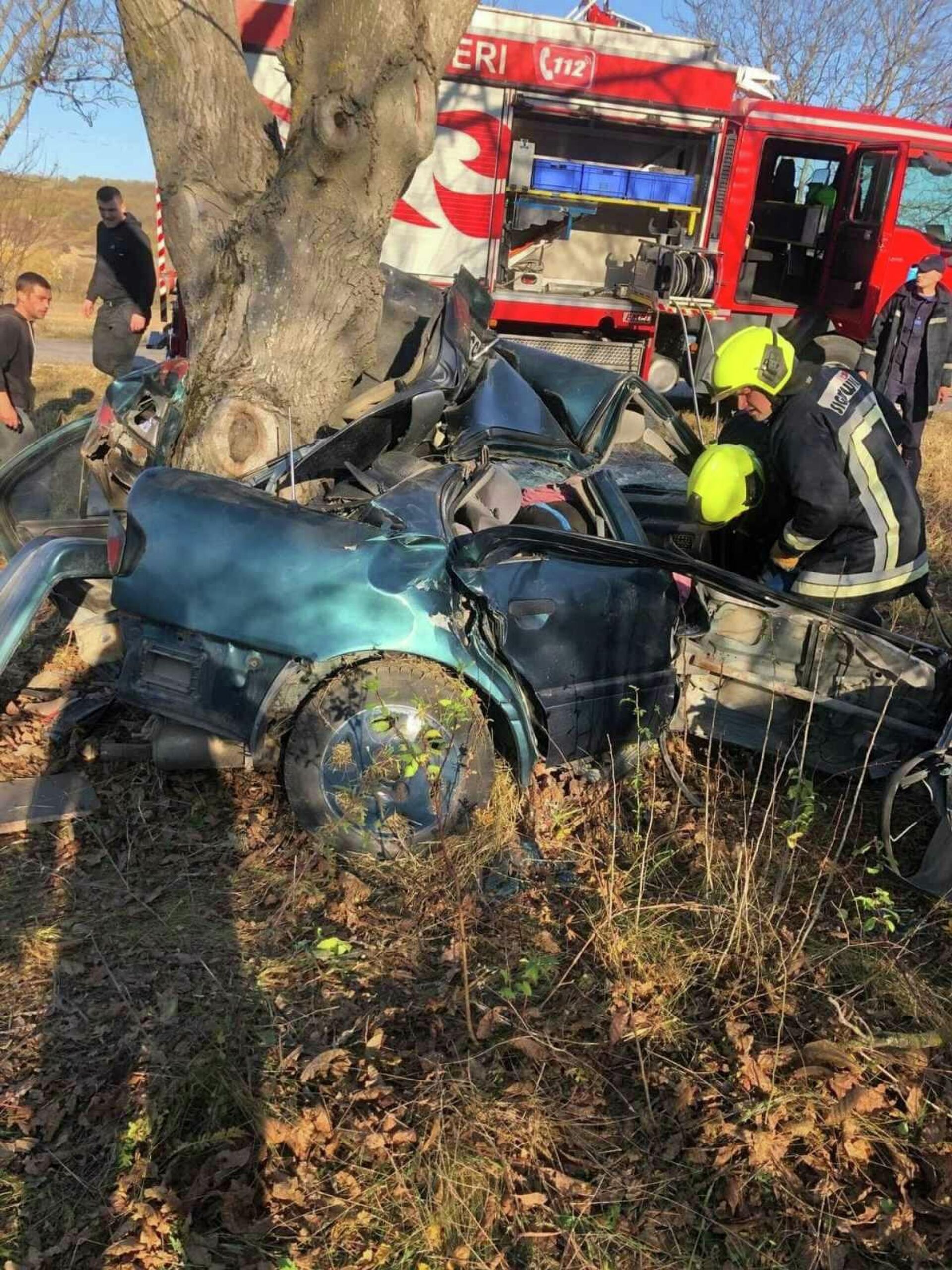 Un adolescent de 16 ani a murit după ce mașina în care se afla s-a izbit într-un copac
 - Sputnik Moldova, 1920, 24.10.2021