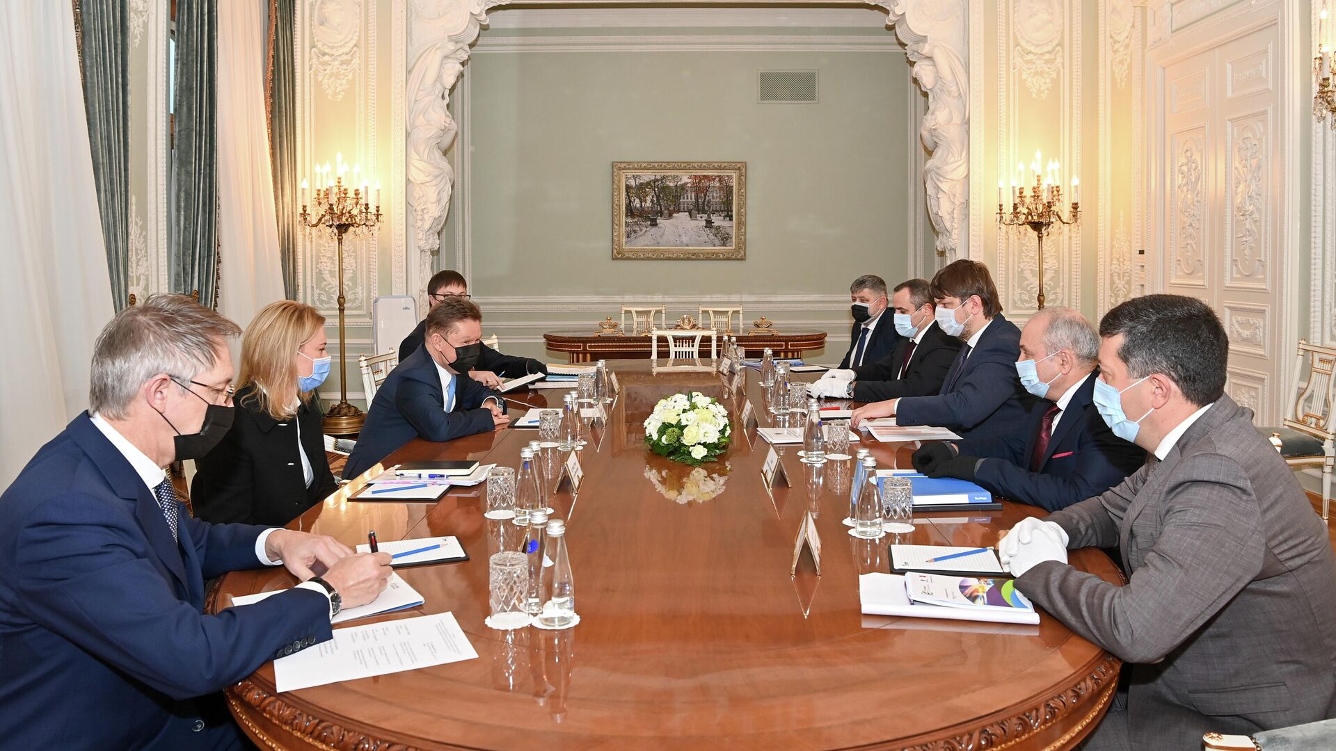 Алексей Миллер и заместитель премьер-министра Молдовы Андрей Спыну продолжили переговоры об условиях поставок газа - Sputnik Молдова, 1920, 27.10.2021