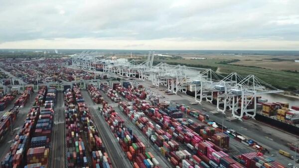 USA: Drone captures Savannah port clogged with 80K containers amid supply chain crisis - Sputnik Moldova-România