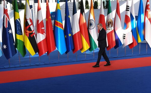 Президент Турции Реджеп Тайип Эрдоган на церемонии приветствия участников на саммите G20 в Риме, Италия - Sputnik Молдова