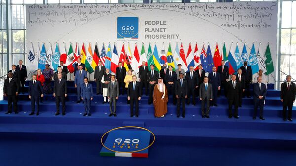 Главы стран G20 позируют во время совместной фотосессии на саммите G20 в Риме, Италия - Sputnik Moldova-România