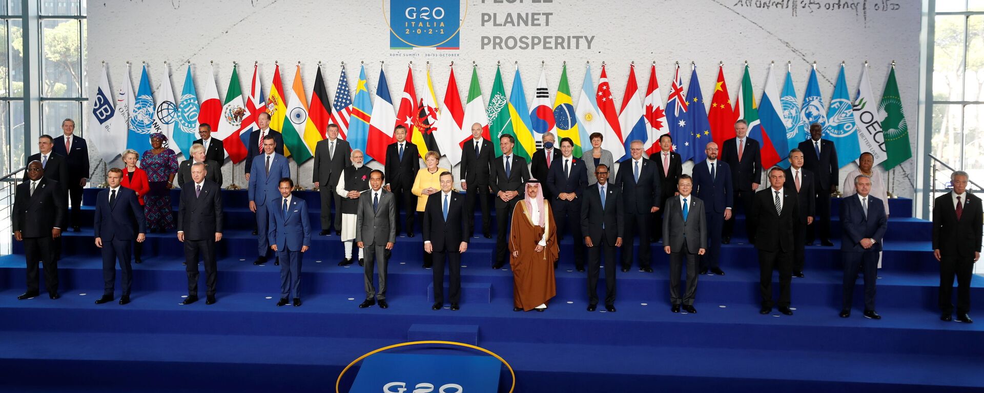 Главы стран G20 позируют во время совместной фотосессии на саммите G20 в Риме, Италия - Sputnik Moldova-România, 1920, 01.11.2021