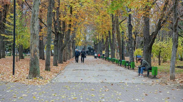 Oameni in parc - Sputnik Moldova