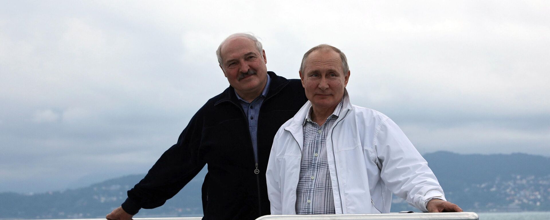 Президент РФ В. Путин и президент Белоруссии А.  Лукашенко совершили морскую прогулку - Sputnik Moldova, 1920, 13.11.2021
