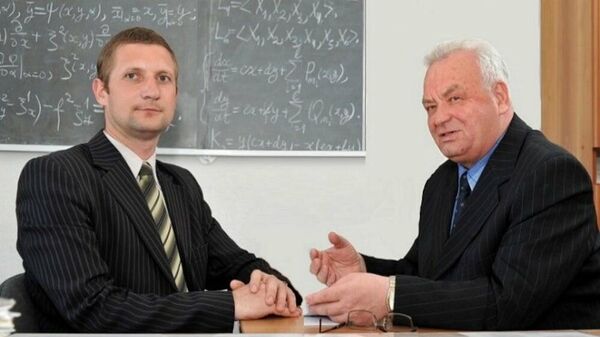 Доктор хабилитат Михаил Попа и доктор математических наук Виктор Прикоп - Sputnik Молдова