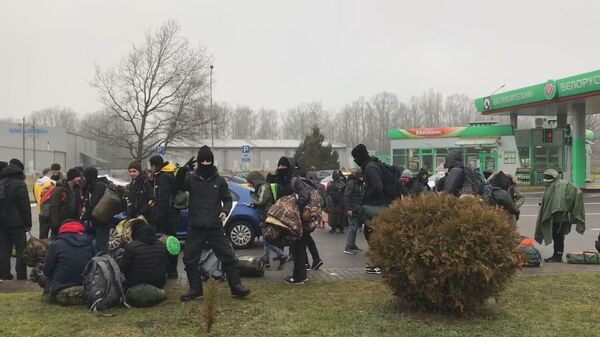 Belarus: Dozens of migrants arrive at Polish border near Bruzgi - Sputnik Moldova