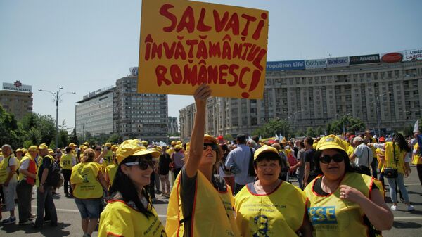 Protestul sindicatelor din invatamant in care se solicita Guvernului legi de salarizare echitabil, miercuri, 1 iunie 2016. Inquam Photos / Adriana Neagoe - Sputnik Moldova-România