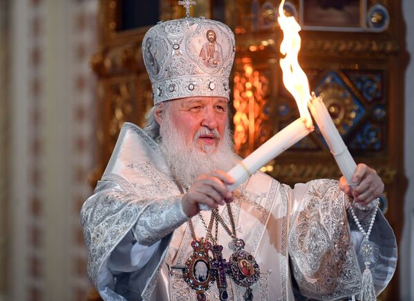 Patriarhul Chiril al Moscovei și al Întregii Rusii în timpul slujbei religioase cu ocazia sărbătorii Sfintelor Paști la Catedrala Hristos Mântuitorul din Moscova - Sputnik Moldova-România