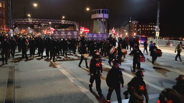 Denmark: 'Men in Black' hold anti-COVID restrix demo in Copenhagen - Sputnik Moldova