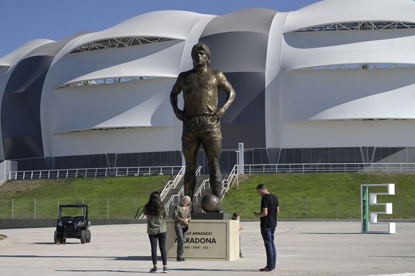 Cтатуя Диего Армандо Марадоны возле стадиона Estadio Unico Madre de Ciudades в Сантьяго-дель-Эстеро, Аргентина. - Sputnik Молдова