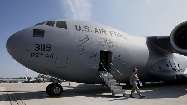 Американский военный грузовой самолет на авиабазе Рамштайн в Германии - Sputnik Moldova-România