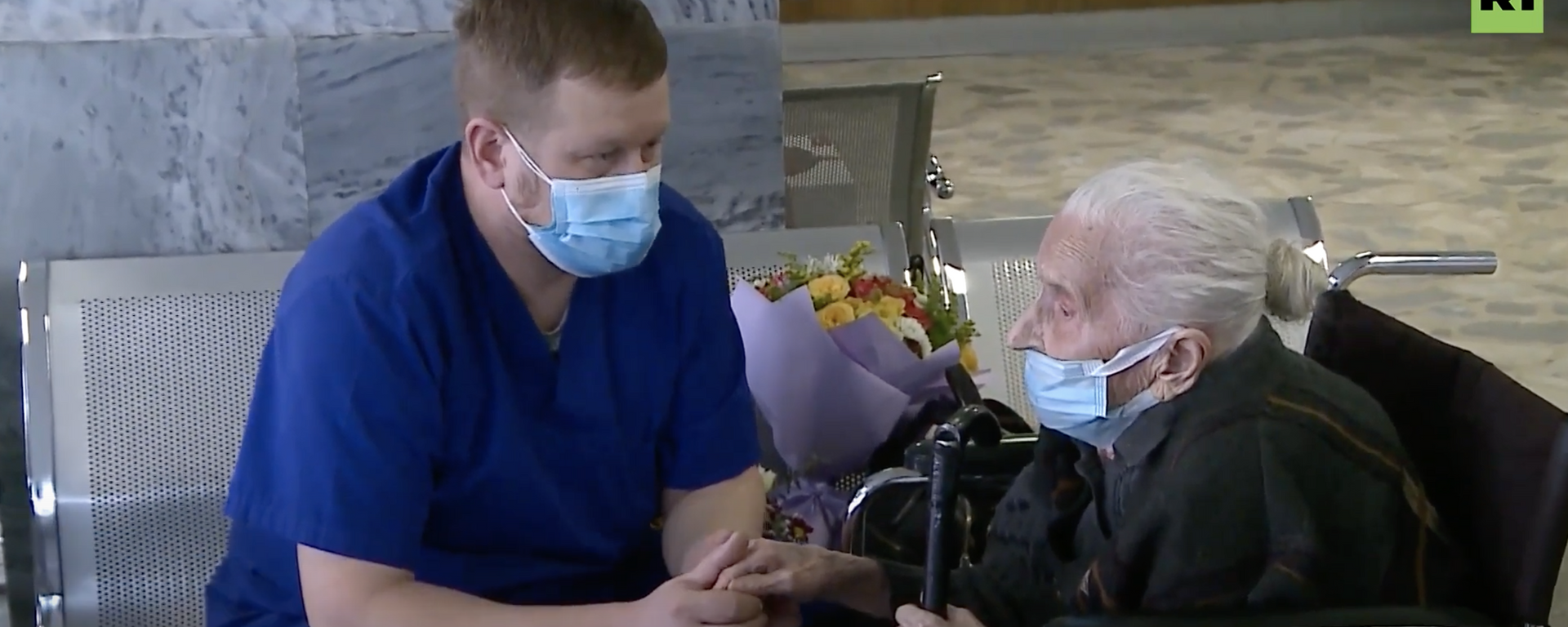 Героиня нашего времени: 103-летняя пенсионерка вылечилась от коронавируса
 - Sputnik Молдова, 1920, 27.11.2021