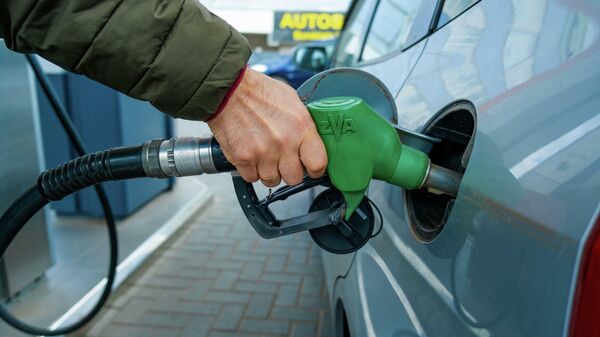 Гырбу: влияют ли политики на цены на бензин и дизтопливо в Молдове - Sputnik Молдова