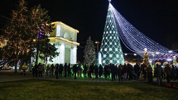 Зажжение огней на новогодней елке в центре Кишинева - Sputnik Молдова