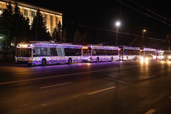 Cinci troleibuze împodobite cu luminițe vor circula în Chișinău. - Sputnik Moldova