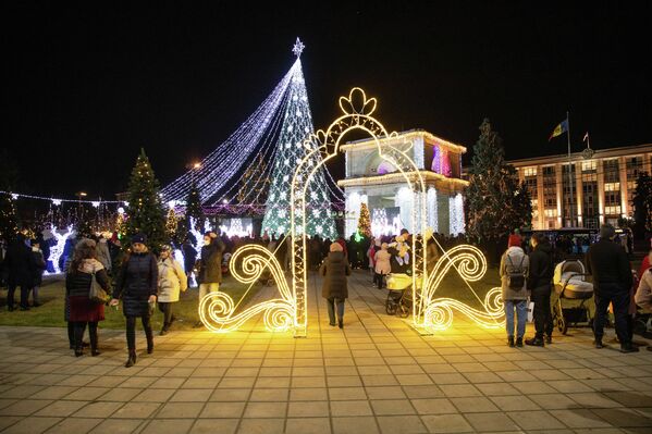 Porțile care deschid calea spre magia sărbătorilor de iarnă  - Sputnik Moldova