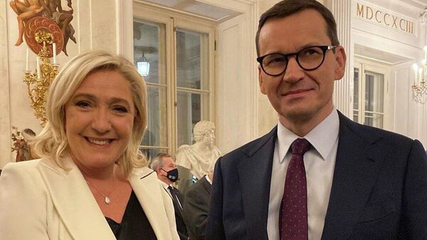 Marine Le Pen și premierul Poloniei, Mateusz Morawiecki - Sputnik Moldova-România