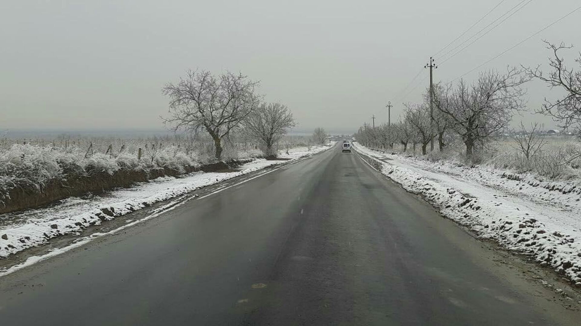 Заснеженные дороги на севере Молдовы - Sputnik Moldova, 1920, 04.12.2021