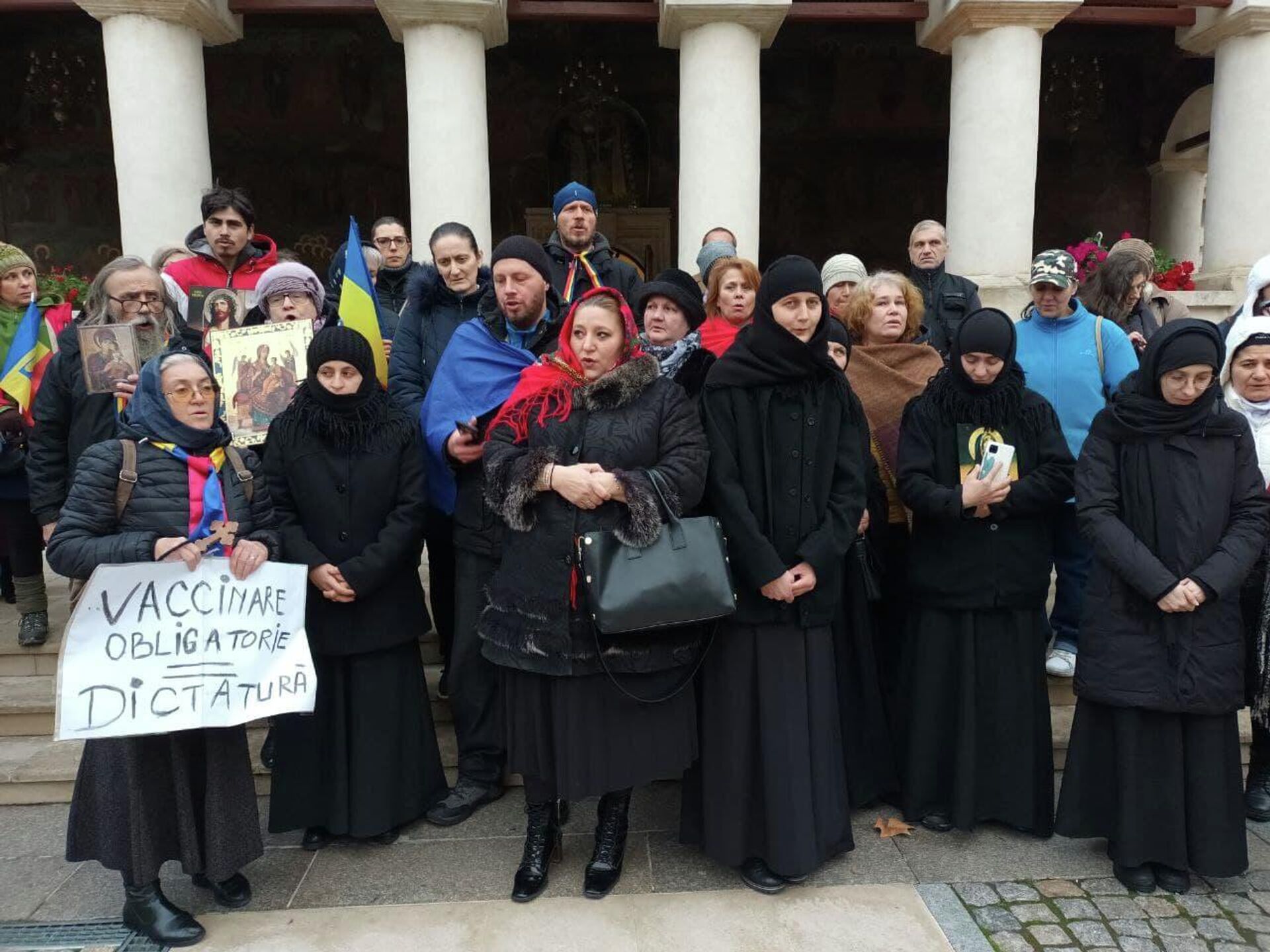 protest la Patriarhia Română împotriva includerii  în biserici a certificatului verde, 4 decembrie 2021 - Sputnik Moldova-România, 1920, 04.12.2021