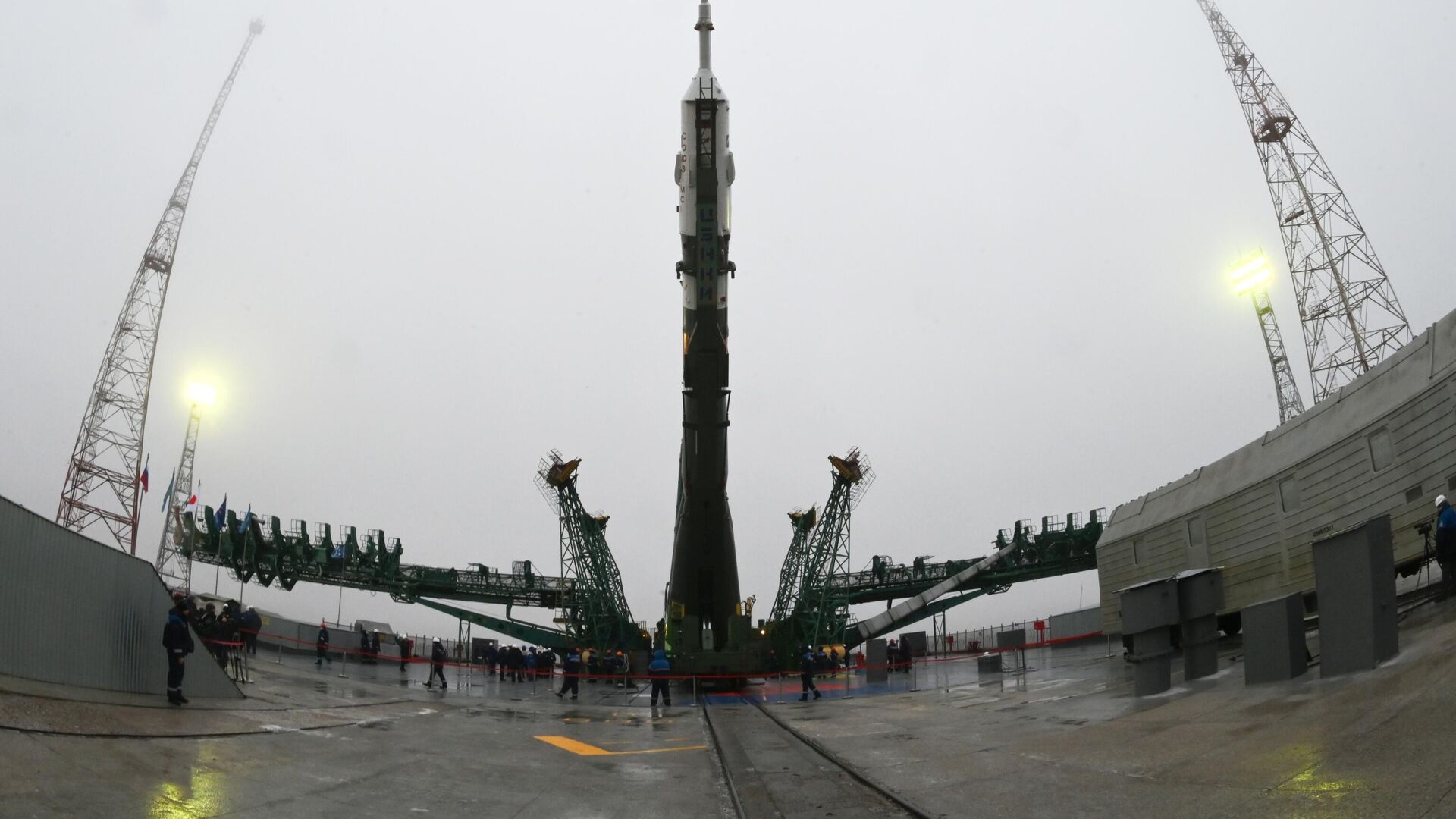 Вывоз ракеты-носителя Союз-2.1а на стартовый комплекс - Sputnik Молдова, 1920, 05.12.2021