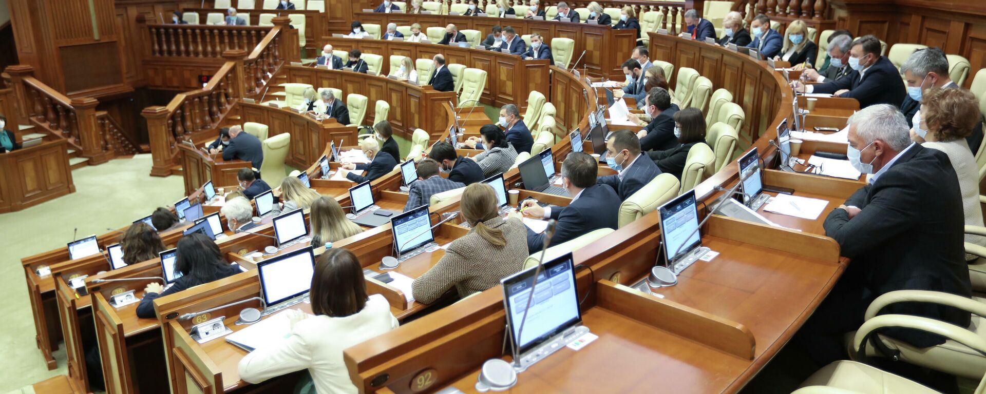 Парламент Молдовы обсуждает бюджет страны на 2022 год - Sputnik Молдова, 1920, 06.12.2021