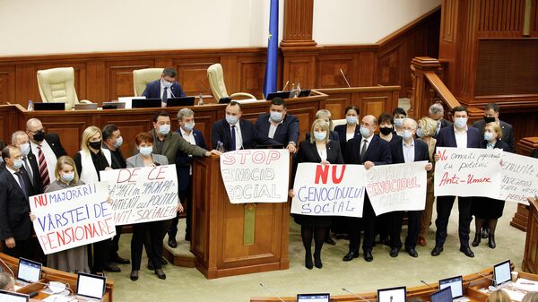 Оппозиция заблокировала трибуну в парламенте Молдовы - Sputnik Молдова