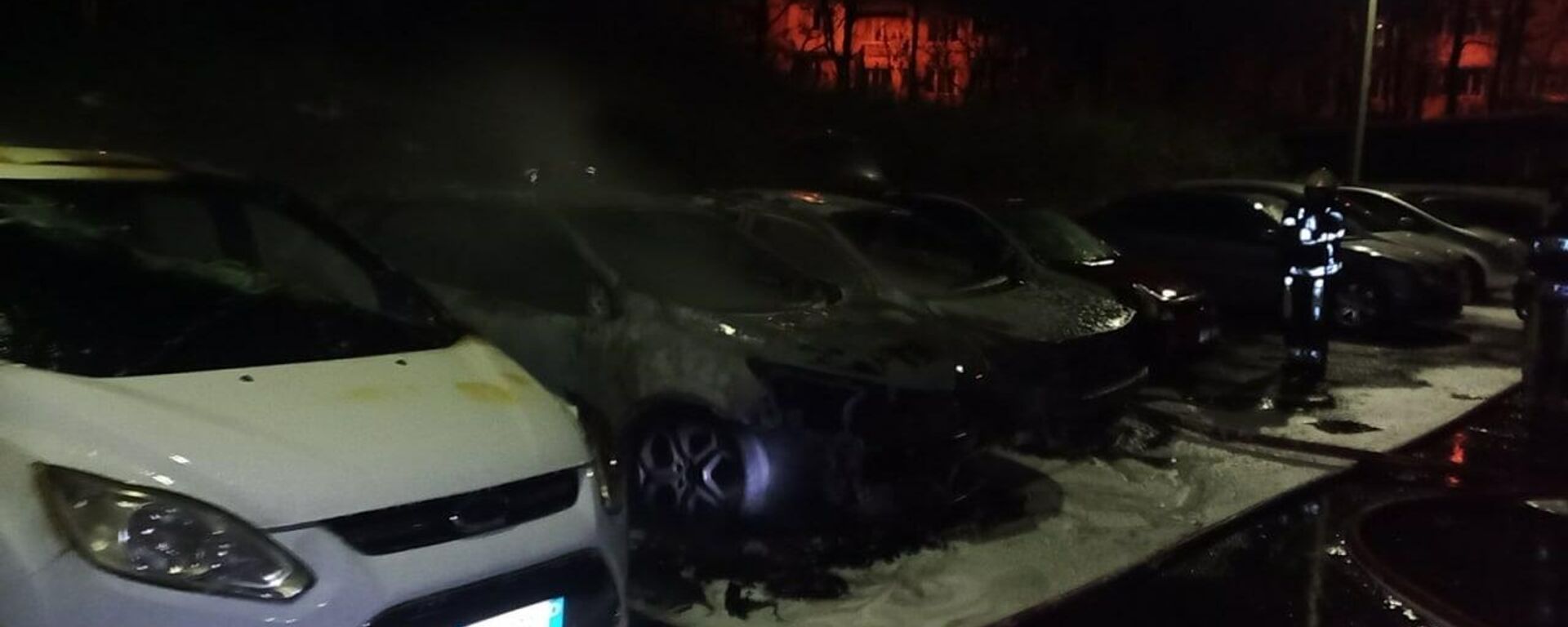 В Кишиневе ночью сгорели четыре машины - Sputnik Молдова, 1920, 12.12.2021