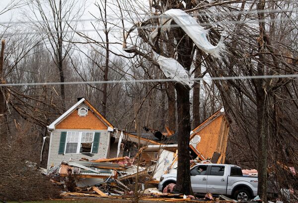 O vedere generală a pagubelor după izbucnirea devastatoare de tornade care a străbătut mai multe state din SUA, în Dickson, Tennessee, SUA, 11 decembrie 2021. - Sputnik Moldova-România